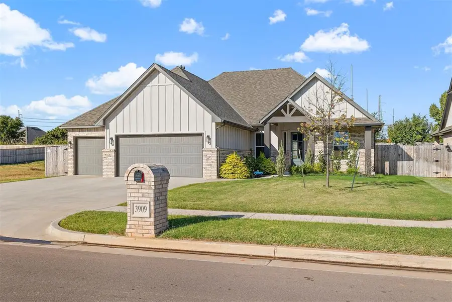 3909 Sorano Drive, Moore, OK 73160 - Image #2