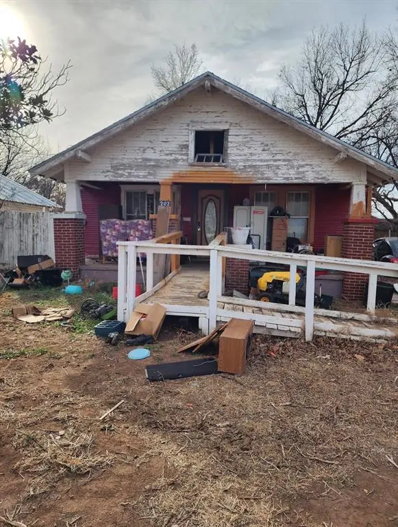 202 W Van Buren Street, Mangum, OK 73554