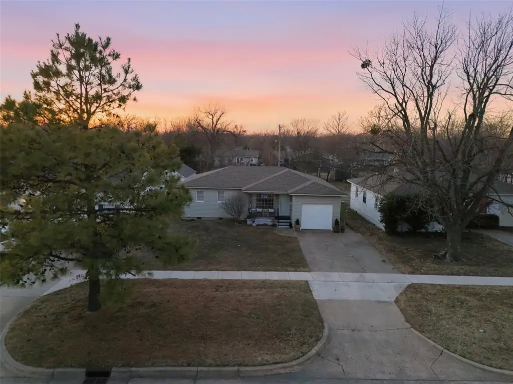 629 N Broadway, Edmond, OK 73034 - #1