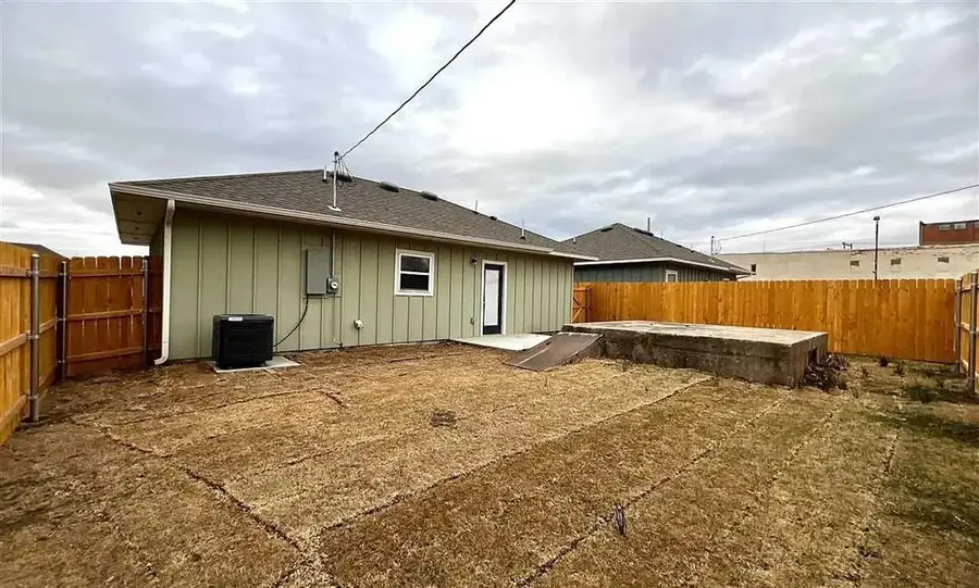 208 E Oklahoma, Blackwell, OK 74631 - #2