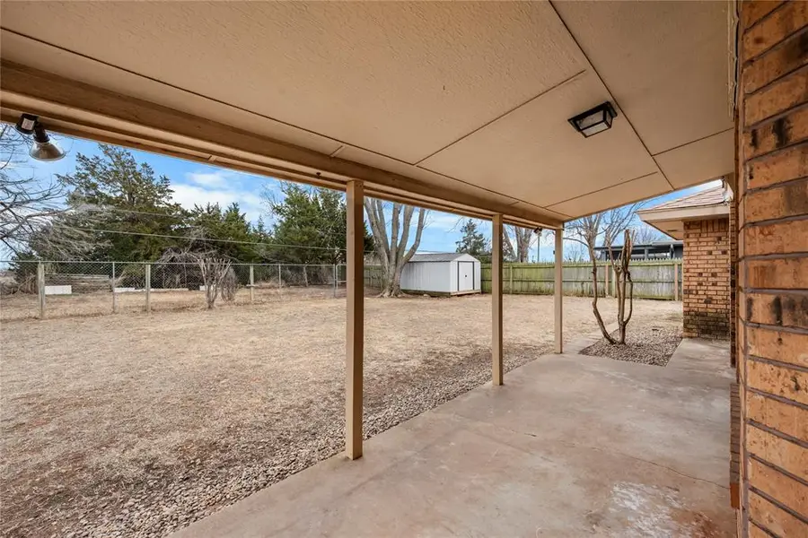 3811 S Hickory Stick Drive, Chickasha, OK 73018 - Image #3