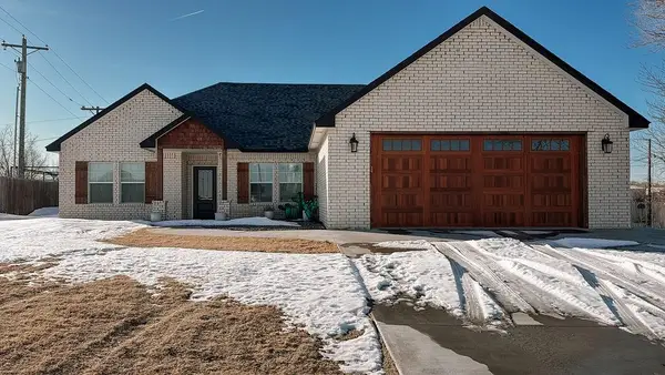 221 Spruce Street, Hinton, OK 73047