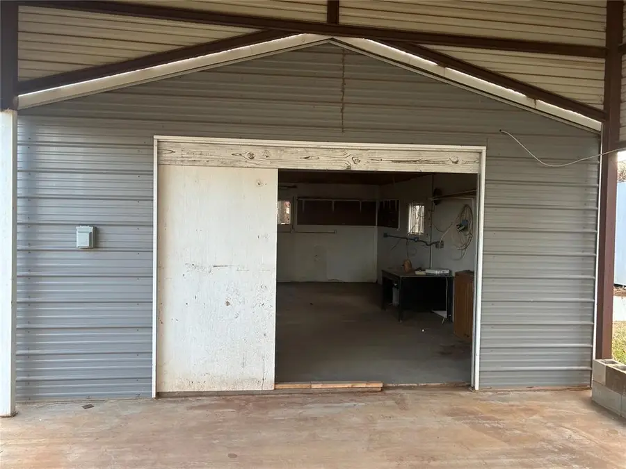 404 S Broadway Avenue, Binger, OK 73009 - Image #3