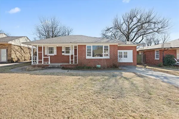 1728 Andover Court, The Village, OK 73120