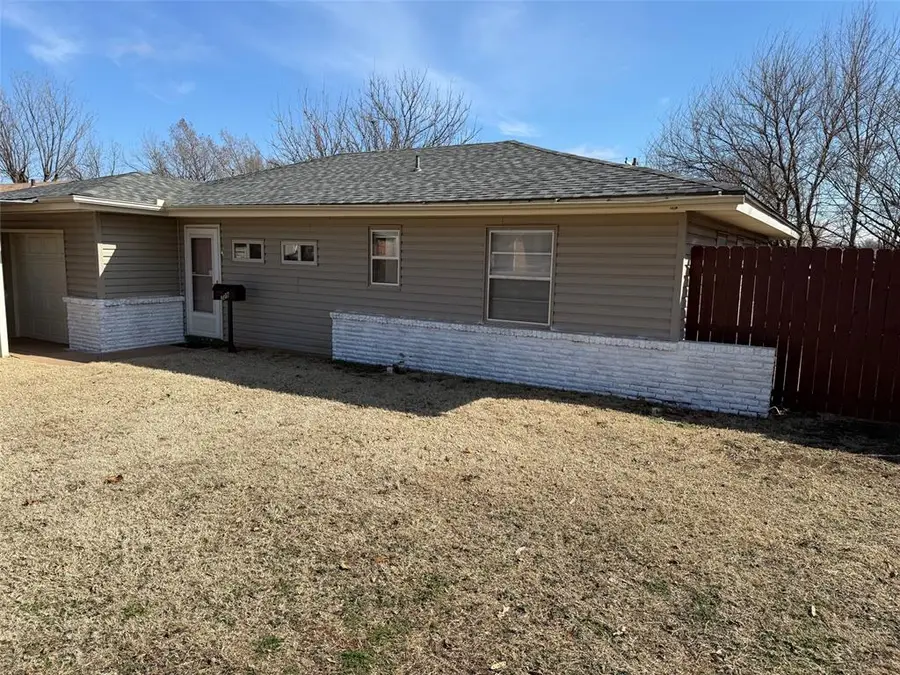 329 S 24th Street, Clinton, OK 73601 - #2