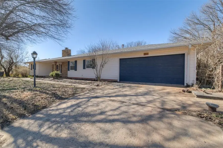 321 Landsaw Drive, Chandler, OK 74834 - Image #2