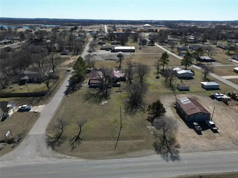 309 E East 8th Avenue Avenue, Okemah, OK 74859 - #2