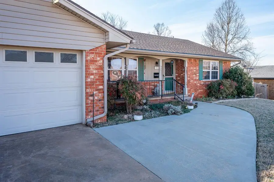 1102 N Rosebrier Drive, Guthrie, OK 73044 - #2