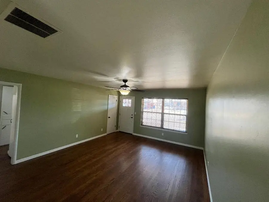 621 Kingston Drive, Yukon, OK 73099 - Image #3