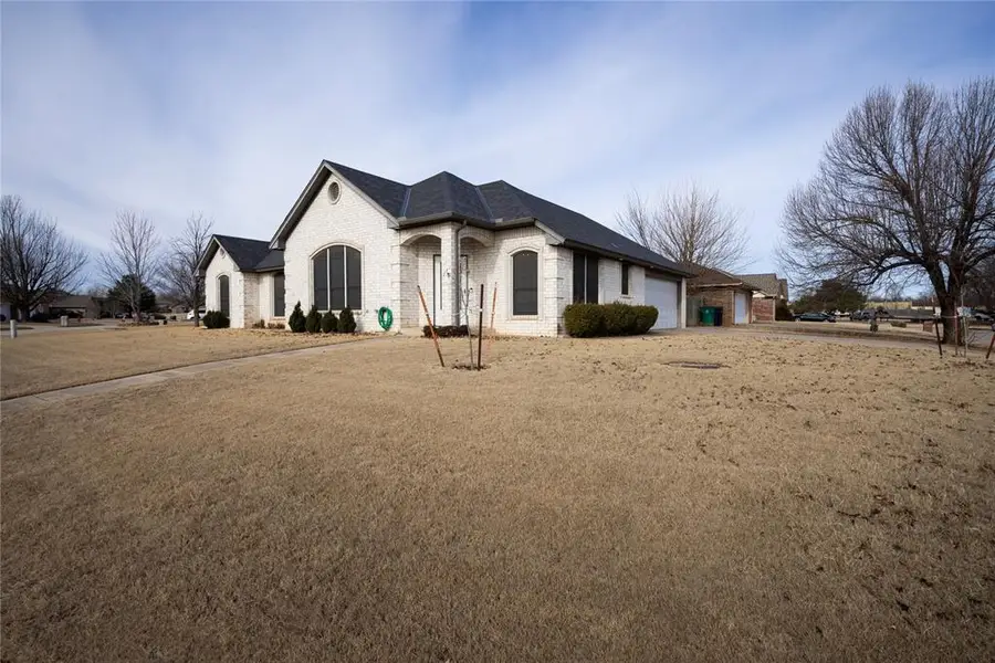 301 Steve Court, Yukon, OK 73099 - Image #2