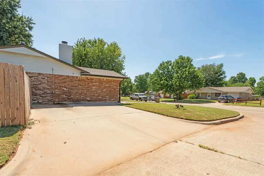 806 S Meadow Lane, Mustang, OK 73064 - Image #3