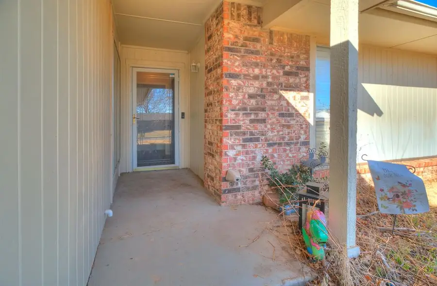 10305 Hollyhead Way, Yukon, OK 73099 - Image #2