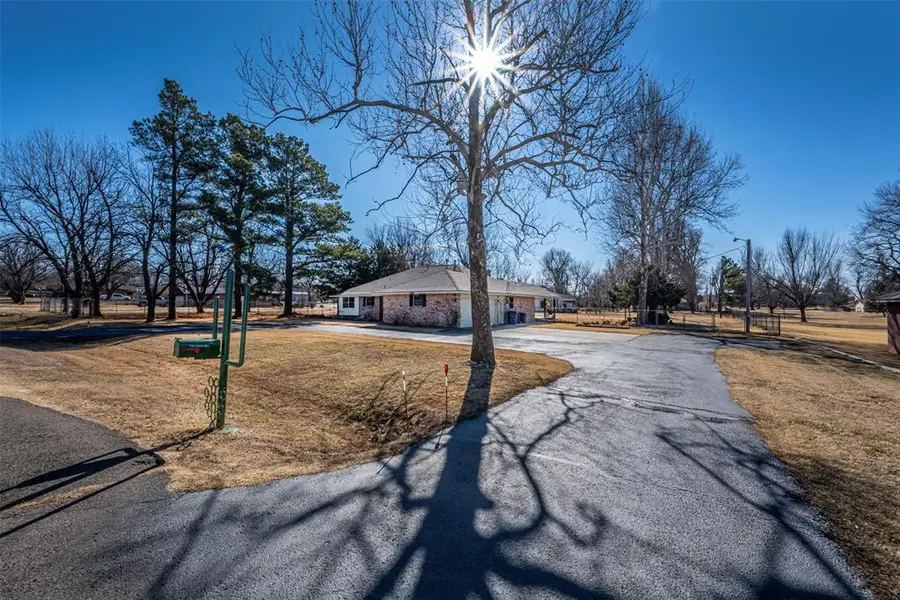732 E Suera Terrace, Mustang, OK 73064 - Image #3