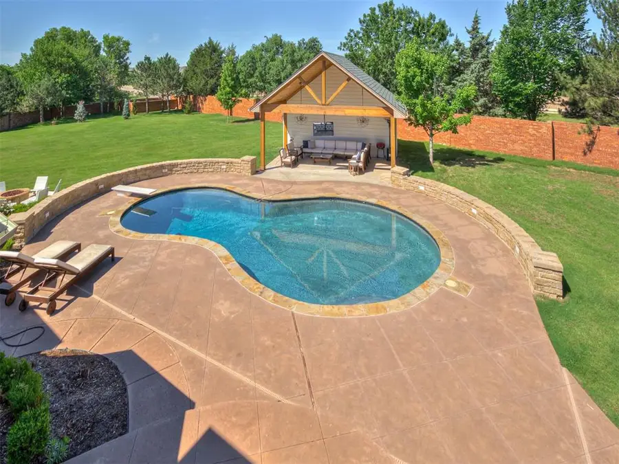 18601 Wolf Creek Drive, Edmond, OK 73012 - Image #2