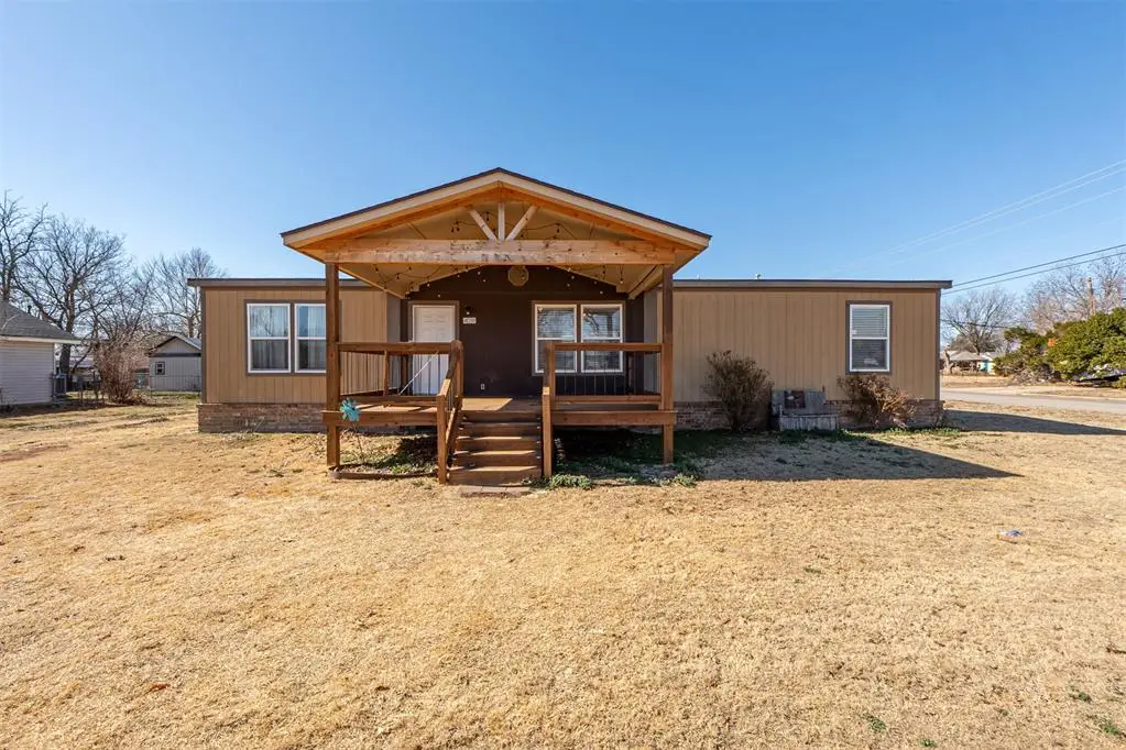 420 N College Street, Cordell, OK 73632 - #1