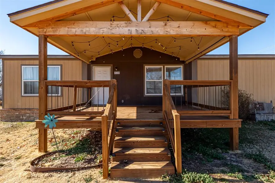 420 N College Street, Cordell, OK 73632 - #3