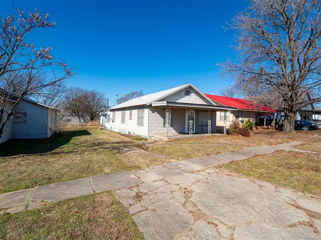 607 Brunson Avenue, Prague, OK 74864 - #1
