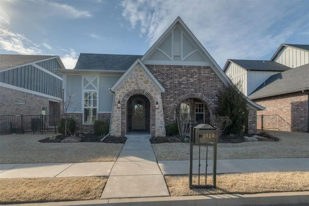 1909 Plaza District Drive, Edmond, OK 73034 - #1