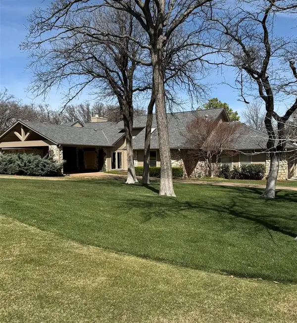 3808 Ridgewood Drive, Edmond, OK 73013