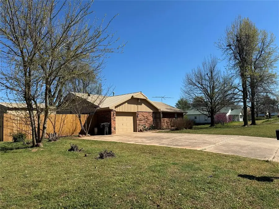 300 N Rush Avenue, Rush Springs, OK 73082 - #2