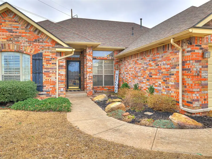 3204 Maple Lane, Moore, OK 73170 - #3