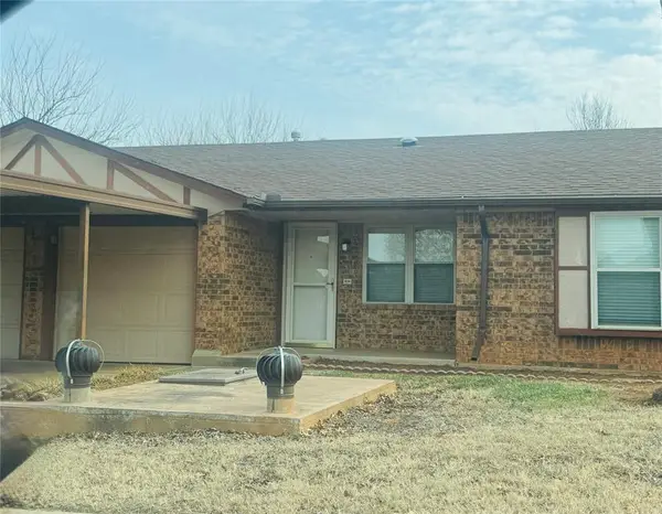 624 Whispering Oaks Boulevard, Moore, OK 73160