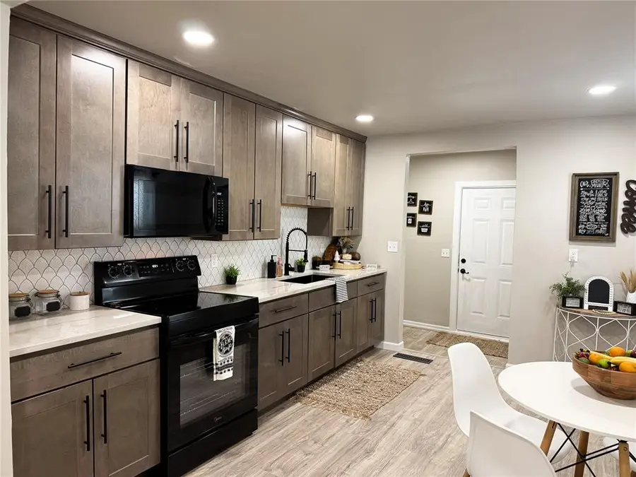 624 S 16th Street, Chickasha, OK 73018 - #3