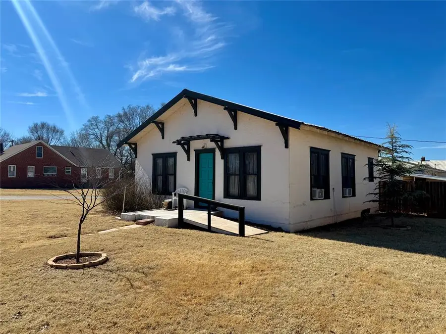 308 S Cearlock Avenue, Cheyenne, OK 73628 - #2