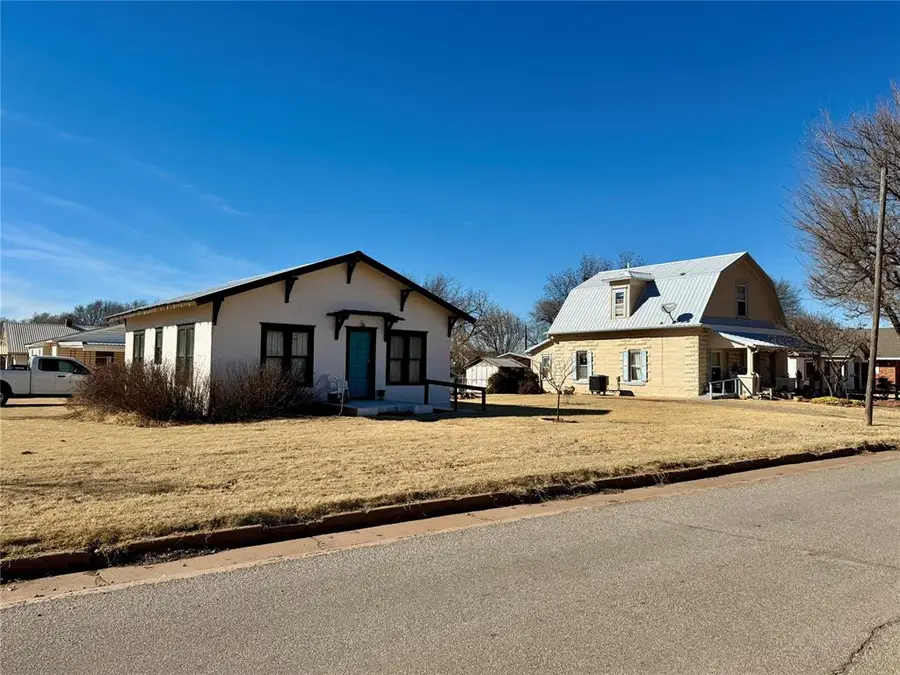 308 S Cearlock Avenue, Cheyenne, OK 73628 - #3