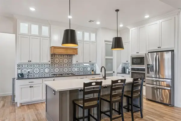 5812 Ledgestone Drive, Mustang, OK 73064