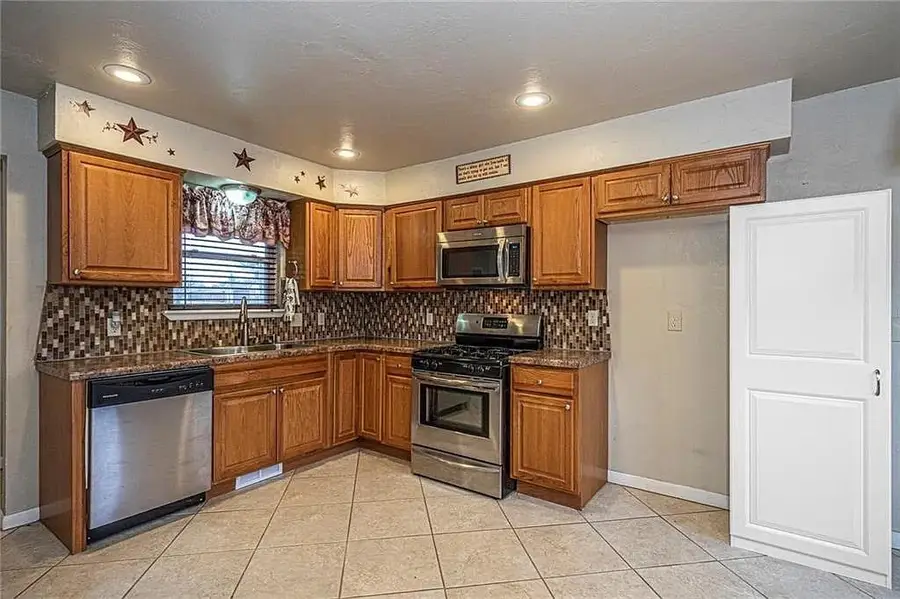 1425 NW 103rd Street, Oklahoma City, OK 73114 - #3