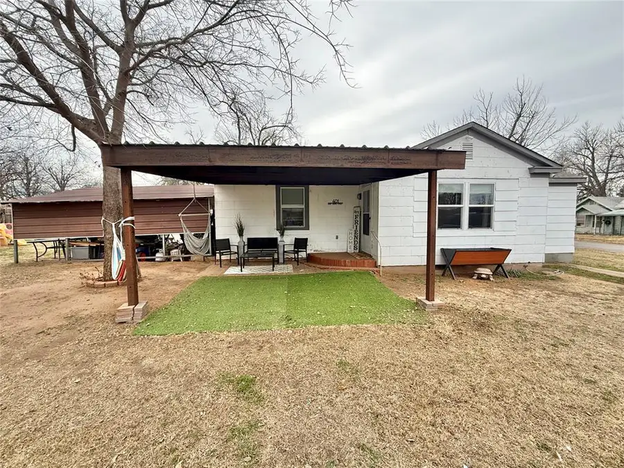 401 E Davis Street, Tipton, OK 73570 - #2