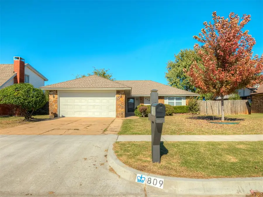 809 SW 27th Street, Moore, OK 73160 - #3