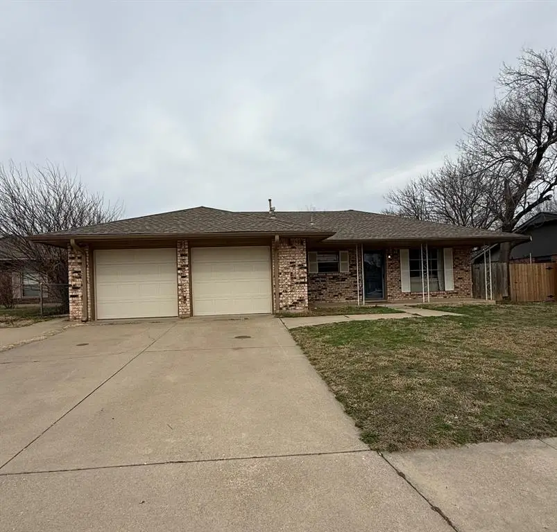 6415 NW Arrowhead Drive, Lawton, OK 73505 - #2