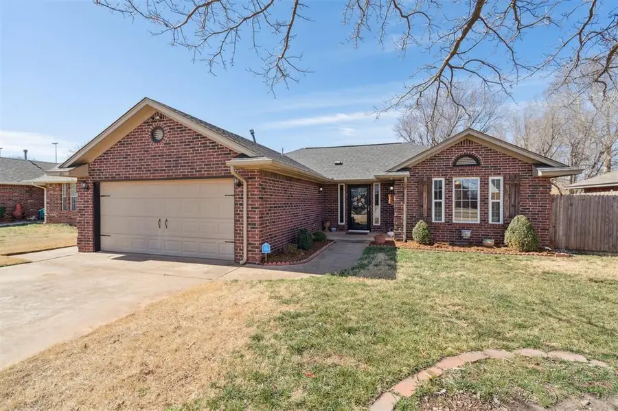 611 S Forest Drive, Mustang, OK 73064 - #2