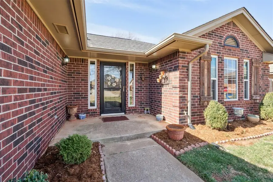 611 S Forest Drive, Mustang, OK 73064 - #3