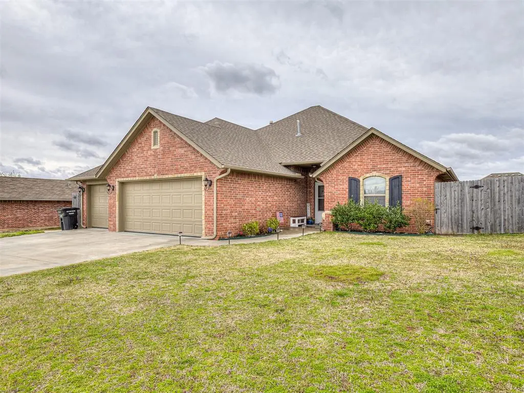 517 Cottonwood Drive, Moore, OK 73160 - #1