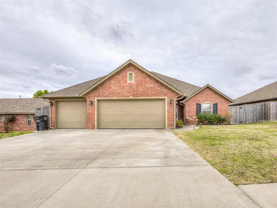 517 Cottonwood Drive, Moore, OK 73160 - #2