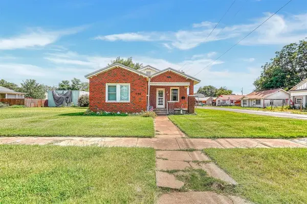 446 W Jefferson Street, Mangum, OK 73554