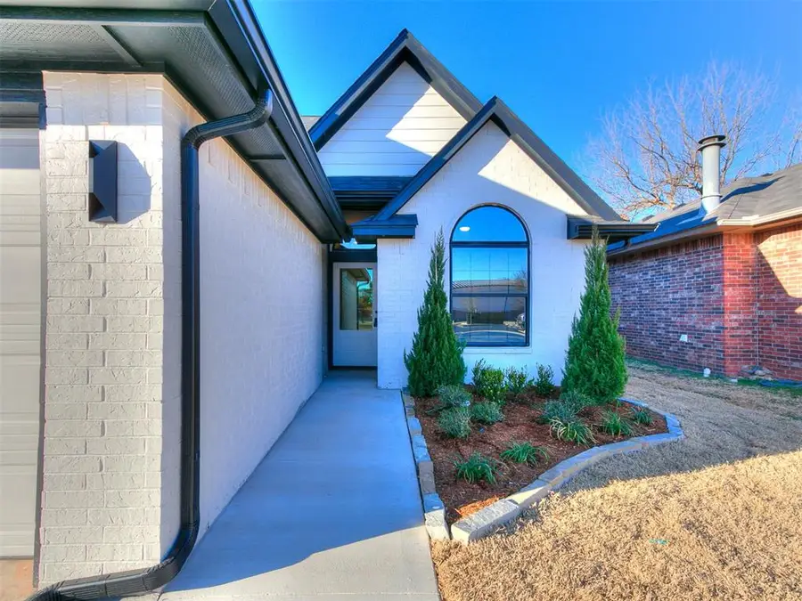 305 W 7th Street, Edmond, OK 73003 - #2