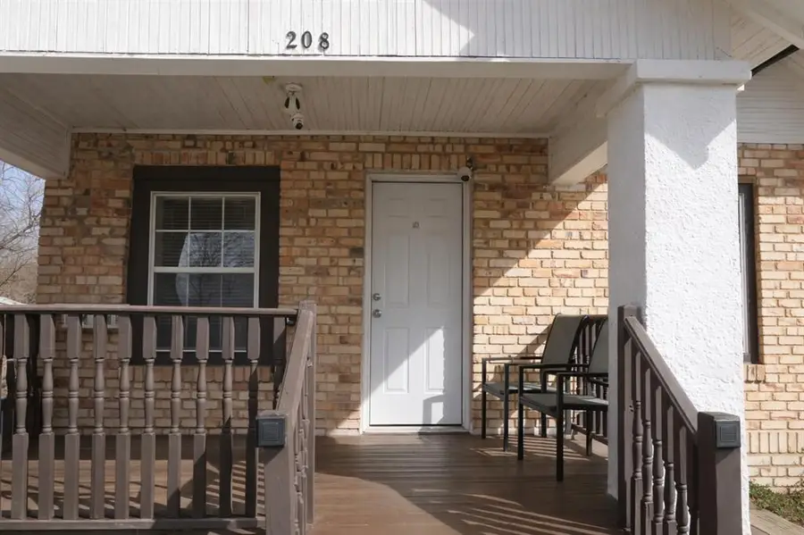208 N Foster Avenue, El Reno, OK 73036 - #2