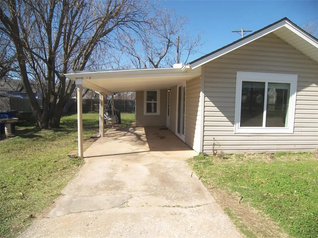 101 N Walnut Street, Crescent, OK 73028 - #1