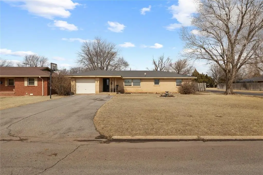 719 E Tom Stafford Street, Weatherford, OK 73096 - #1