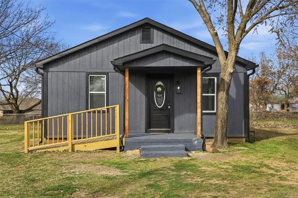 404 S 3rd Avenue, Stroud, OK 74079 - #1