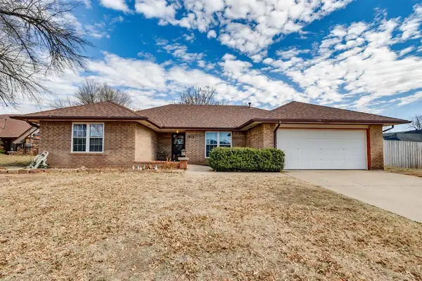 1812 Edinburg Court, Yukon, OK 73099