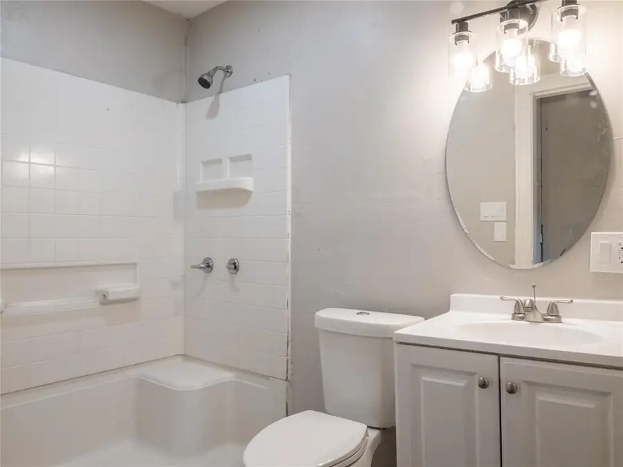 1715 SW E Avenue, Lawton, OK 73501 - #3