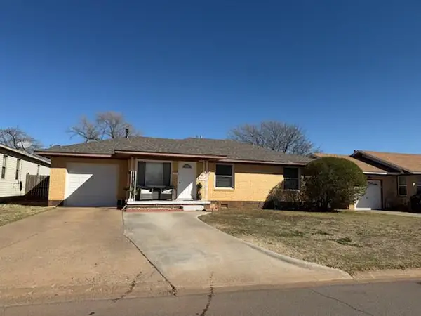 1105 E Ash Street, Altus, OK 73521