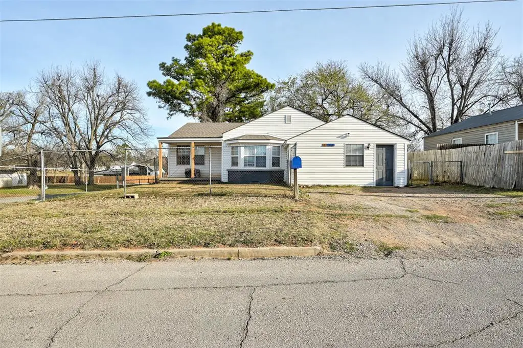 928 W Washington Avenue, Chickasha, OK 73018 - #1