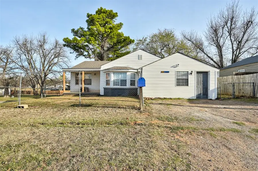 928 W Washington Avenue, Chickasha, OK 73018 - #2