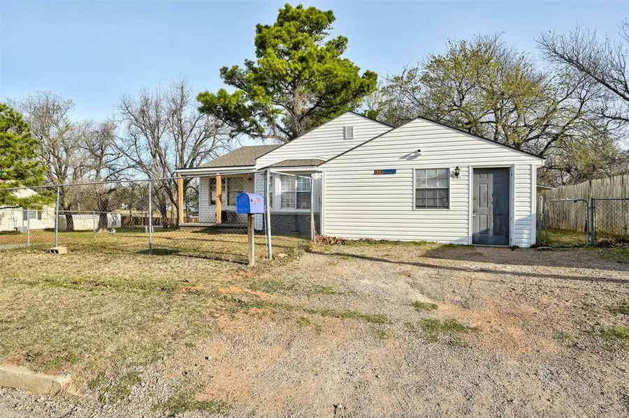 928 W Washington Avenue, Chickasha, OK 73018 - #3